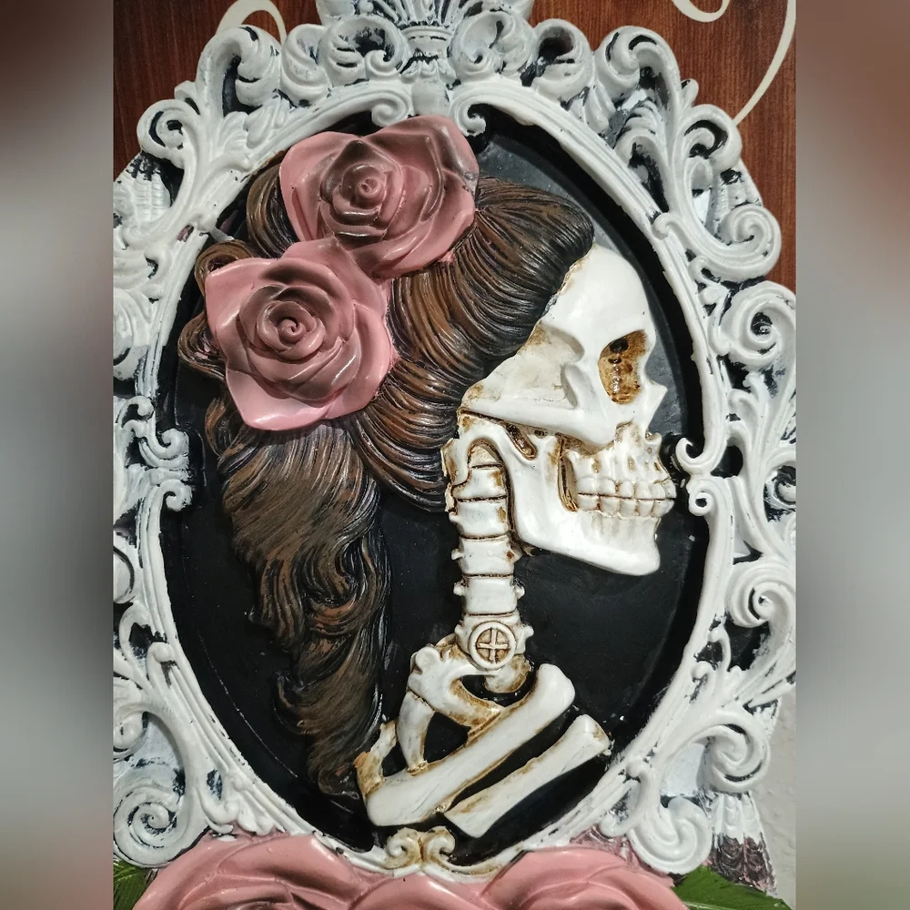 15" 3D Skeleton Woman Mirror Rose Picture Frame Halloween Roses Skull - Picture 3 of 5